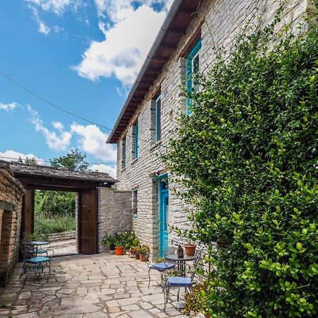 Vikos Hotel Monodendri Bagian luar foto
